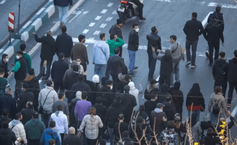 واشنطن إكزامينر: احذروا مروجي بهلوي، إبن الشاه في شباك حرس النظام الإيراني لإنقاذ ما تبقى من دكتاتورية الولي الفقيه