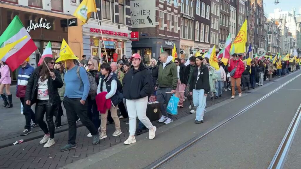 تظاهرة حاشدة للإيرانيين في أمستردام دعماً للحكومة المؤقتة للمقاومة الإيرانية