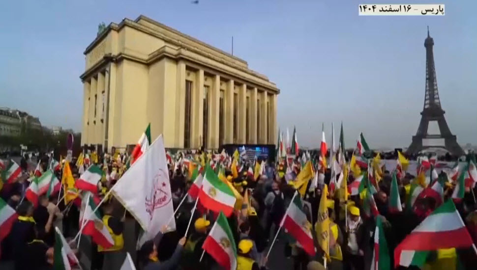 تظاهرة لأنصار المقاومة في باريس: رسالة مريم رجوي ترسم ملامح المستقبل برفض قاطع لـ نظامي الشاه والولي الفقيه