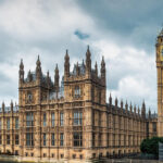 تحذير برلماني بريطاني: مطالبات بإجراءات فورية وحازمة ضد الشبكات الإعلامية التابعة للنظام الإيراني