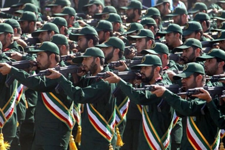 عسكرة الدولة والهروب للأمام: تحول النظام الإيراني إلى الحكم العسكري يفضح هشاشته العميقة