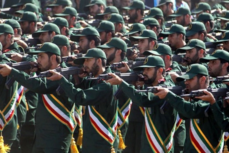 عسكرة الدولة والهروب للأمام: تحول النظام الإيراني إلى الحكم العسكري يفضح هشاشته العميقة