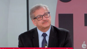 لإذاعة أوروبا 1: الشعار المركزي للانتفاضة هو الموت للطاغية، سواء كان الشاه أو الملالي