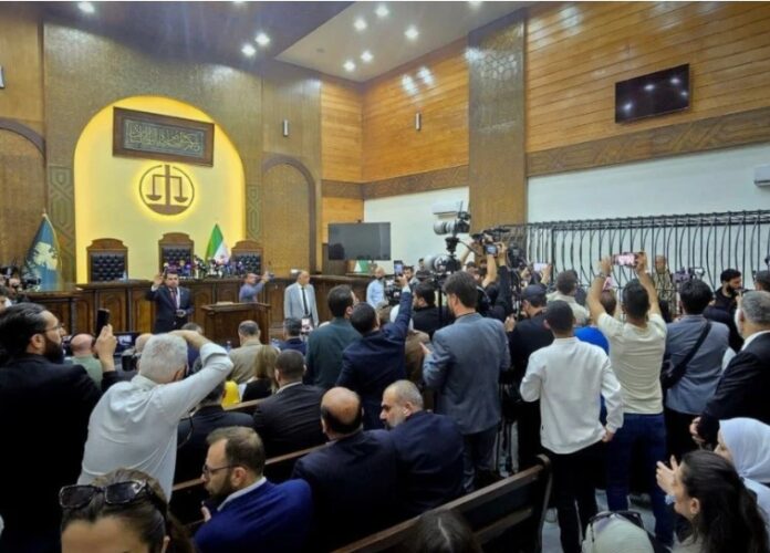 دمشق تشهد محاكمة غير مسبوقة لمسؤول أمني سابق عاطف نجیب وسط شهادات مؤثرة ومطالبات بالقصاص