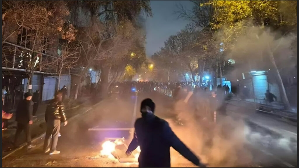 لحظة حسم تاريخية في إيران