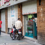 دمار الحرب وعزلة الإنترنت والتضخم.. أزمات متداخلة تدفع النظام الإيراني نحو الانهيار الشامل