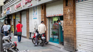 دمار الحرب وعزلة الإنترنت والتضخم.. أزمات متداخلة تدفع النظام الإيراني نحو الانهيار الشامل