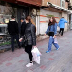 الاقتصاد تحت أنقاض الحرب: انهيار هيكلي ومأزق معيشي يطحن الإيرانيين