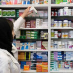 وصفة الموت البطيء.. سياسات النظام الإيراني تحرم ملايين المرضى من الدواء