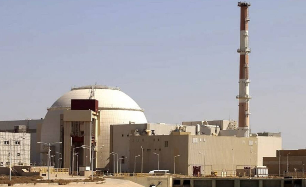 الابتزاز النووي والإرهاب الداخلي: النظام الإيراني يتخبط في أزمات السقوط