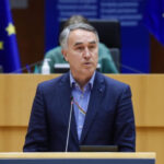 بيتراس أوستريفيشيوس يطالب بمحاسبة النظام الإيراني