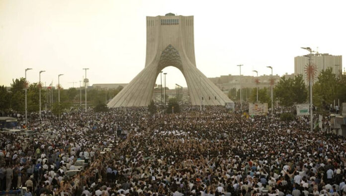 هندسة التغيير.. لماذا يرتعد النظام الإيراني من الانفجار الاجتماعي أكثر من الحروب الخارجية؟