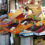 الأزمة الاقتصادية في إيران: خسائر حرب بـ 270 مليار دولار ونزيف يومي بـ 80 مليون دولار بسبب قطع الإنترنت