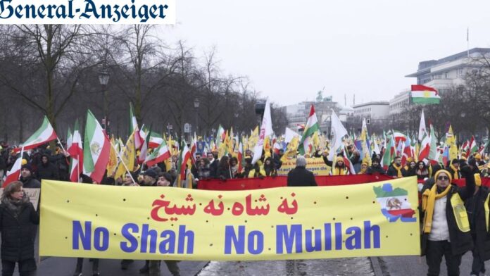 غضب واسع في ألمانيا لزيارة ابن الشاه: 22 شخصية ألمانية وعشرات المنظمات تحذر البرلمان من إضفاء الشرعية عليه