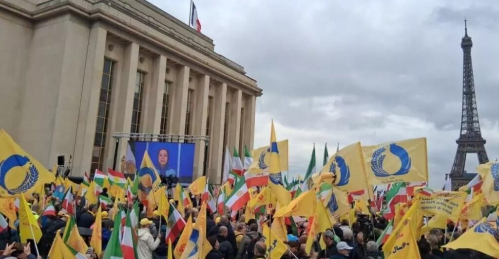 مونت كارلو الدولية: من باريس.. المعارضة الإيرانية تصعّد ضد الإعدامات وتدعو لبديل ديمقراطي شامل بعيدا عن التدخلات الخارجية