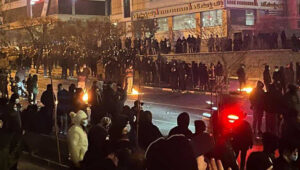 إيران.. معيار المشروعية في النضال ضد الديكتاتورية