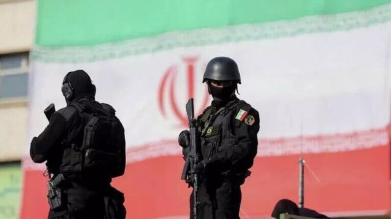 ريال كلير وورلد: أوهام الغرب تطيل عمر النظام الإيراني.. والمقاومة المنظمة هي البديل الوحيد لإسقاط الديكتاتورية