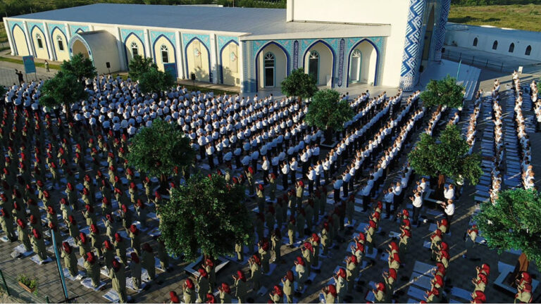 مجاهدو خلق يحيون صلاة عيد الأضحى في أشرف 3 ويكرمون الشهداء