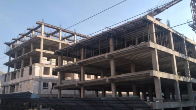 مليارات مهدورة وأزمة سكن خانقة.. المشاريع غير المكتملة تفضح الفساد الهيكلي لـ النظام الإيراني