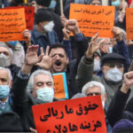 انهيار اقتصادي في إيران يدفع الشركات نحو الإفلاس وسط صراع المواطنين من أجل البقاء