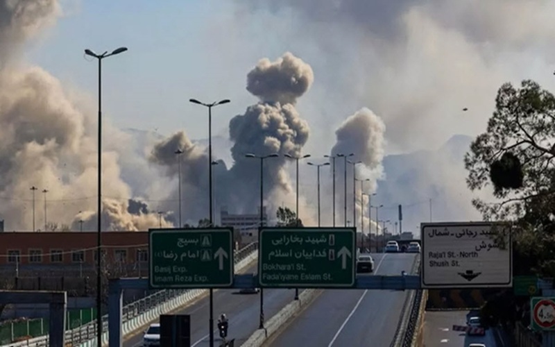 حرب وعقوبات وانهيار: اقتصاد النظام الإيراني على حافة الهاوية