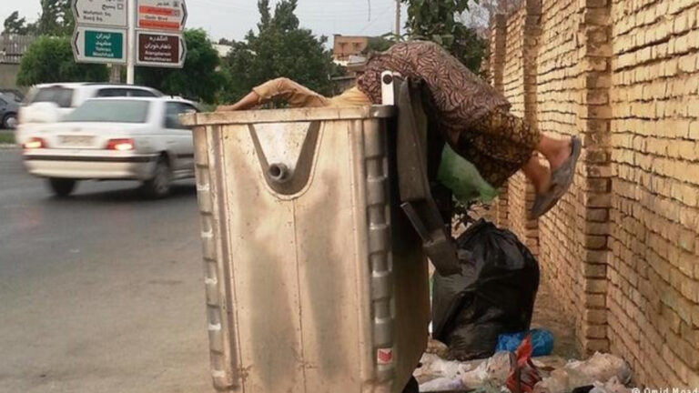 الحرب كسياسة والفقر كنتيجة.. كيف يضحي النظام الإيراني بأرزاق شعبه من أجل البقاء