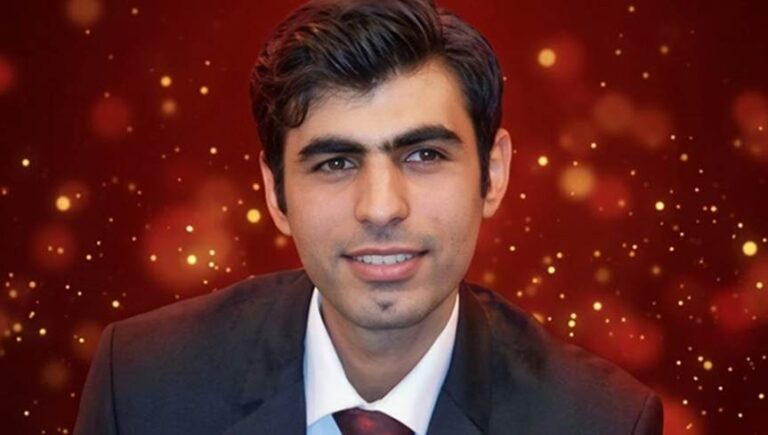 عهدٌ مخضب بالدماء: البطل بابك علي بور يتحدى المشانق ويجسد إرادة المقاومة التي لا تنكسر