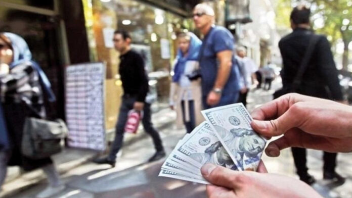 إيران: انهيار الريال يكشف عن تفكك اقتصادي أعمق ومخاوف من انفجار اجتماعي 