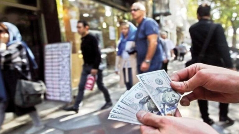 إيران: انهيار الريال يكشف عن تفكك اقتصادي أعمق ومخاوف من انفجار اجتماعي 