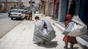 فقر وعوز يهدد الملايين؛ تحذيرات من انفجار اجتماعي في إيران بعد تخطي سكان حافة الجوع حاجز الـ40 مليوناً