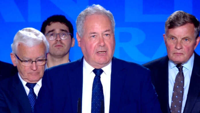بوب بلاكمان: بريطانيا تقرّ قانون تصنيف حرس النظام الإيراني منظمة إرهابية، ونعلن تأييد 3000 برلماني للحكومة المؤقتة