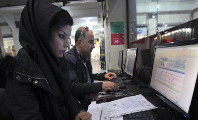 اعترافات خبراء النظام في طهران: الأزمة الاقتصادية نتاج استبداد سياسي وعقم بنيوي