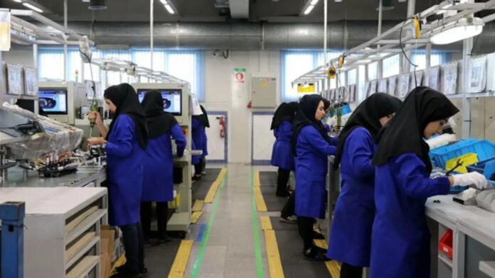 انهيار سوق العمل في إيران: الركود وتعميق التمييز يعريان الفشل الهيكلي لسياسات النظام