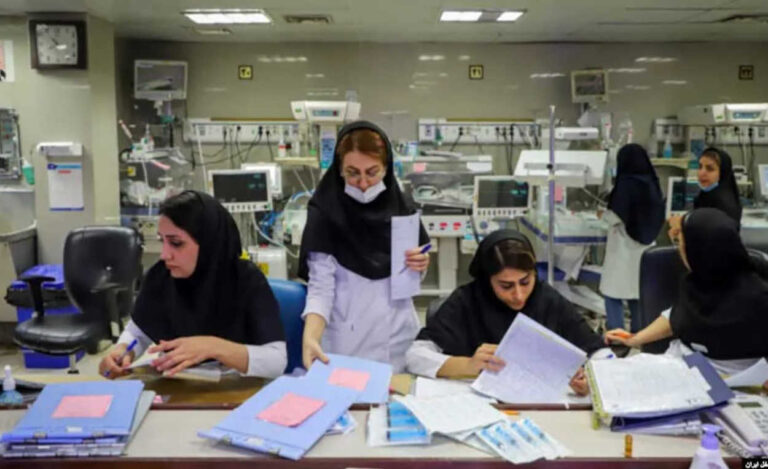مستشفيات طهران بلا أطباء: هجرة الممرضين والأخصائيين تعري عقم النظام الملالي