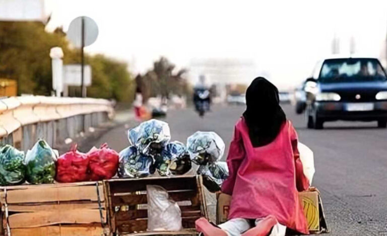 رصيف الجوع بديلًا عن مقاعد الدراسة: التآكل البنيوي يلتهم طفولة مليوني طفل إيراني
