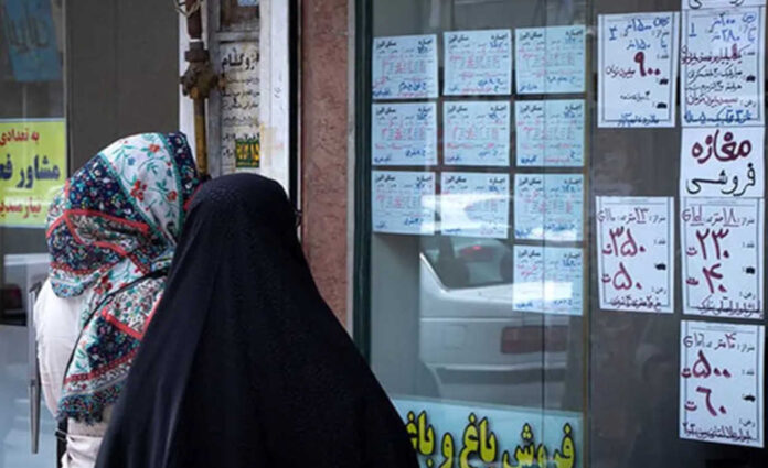 أزمة السكن تلتهم 70% من دخل العائلات: برکان العقارات يعمق فقر الإيرانيين