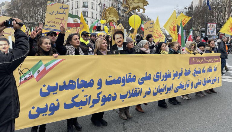 مفترق طرق تاريخي: تظاهرة باريس ترسم ملامح جمهورية إيران الحرة