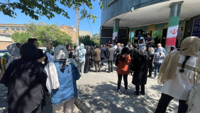 اتساع احتجاجات الطلاب في 21 مدينة إيرانية بشعار: «الطالب يموت ولا يقبل الذل»