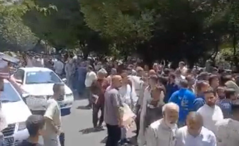 تصاعد موجة احتجاجات مطلبية وعمالية في إيران