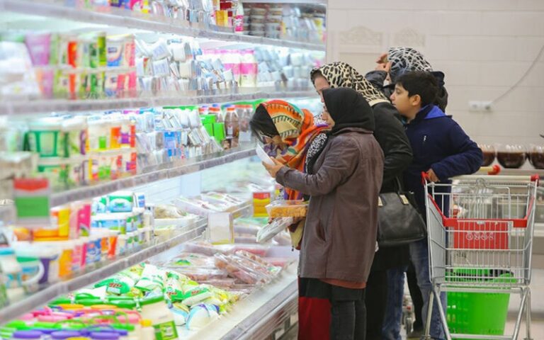 اعترافاتُ صحافة حكومية بتبعات التضخم: تراجعُ استهلاك وانكماشُ مالي ينذران بشللٍ اقتصادي شامل