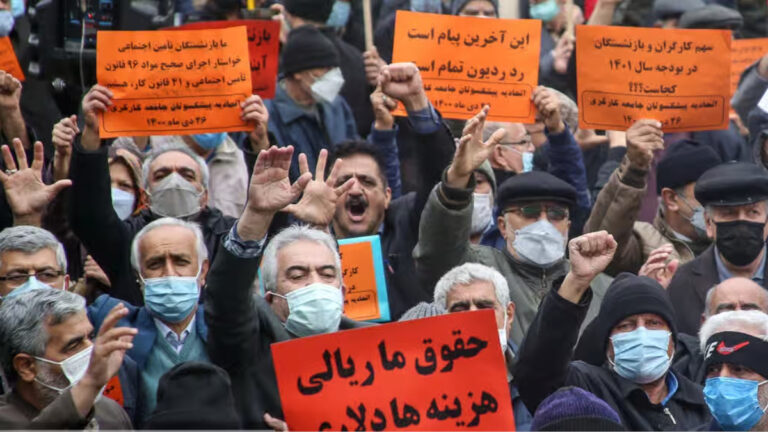تداعياتُ دمار ونزوح داخلي: كيف سحقت أزمة السكن القدرة الشرائية للعائلات الإيرانية؟