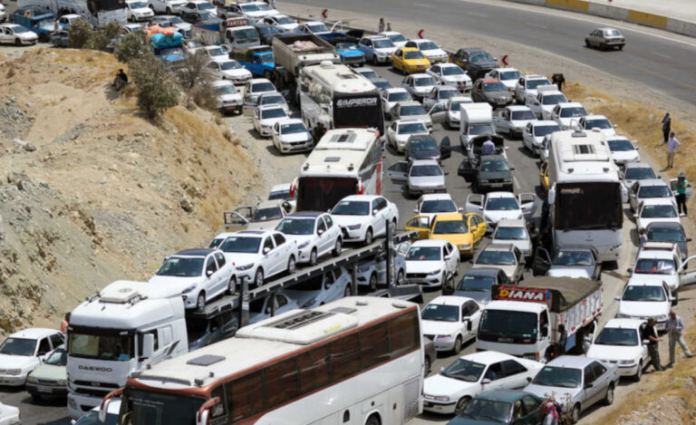 صحيفة نيويورك تايمز: سكان العاصمة يفرون نحو الشمال رفضاً لمراسم الولي الفقيه