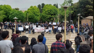 من الجامعة إلى الشارع.. سلسلة تجمعات احتجاجية في إيران