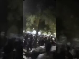 احتجاجات واشتباكات في أصفهان عقب إعدام شابين من ثوار الانتفاضة