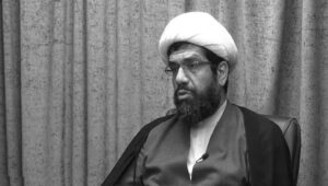 ملا مقرب من النظام الإيراني يحذر من تآكل سلطة الولي الفقيه وتفكك الحكم من الداخل