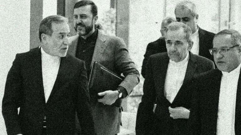 إيران: كيف أظهرت أزمة تفاوضِ ومضيق هرمز عجز النظامِ الإيراني؟