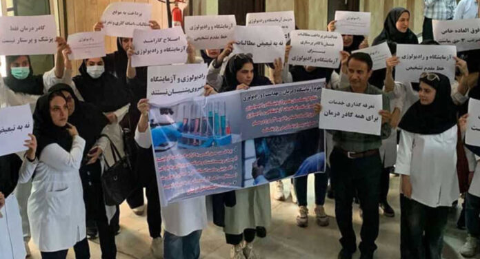 شلل المنظومة الصحية في إيران: عجز بمئة ألف ممرض وانهيار الخدمات الطبية