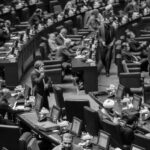 تصاعد الخلافات داخل برلمان النظام الإيراني بشأن المفاوضات مع أمريكا وأداء قاليباف