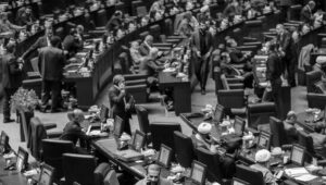 تصاعد الخلافات داخل برلمان النظام الإيراني بشأن المفاوضات مع أمريكا وأداء قاليباف