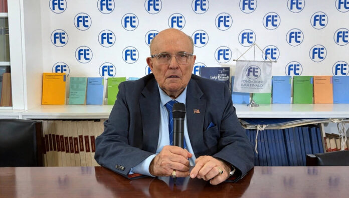 جولياني: المجلس الوطني للمقاومة الإيرانية بديل جاهز لمرحلة ما بعد سقوط النظام